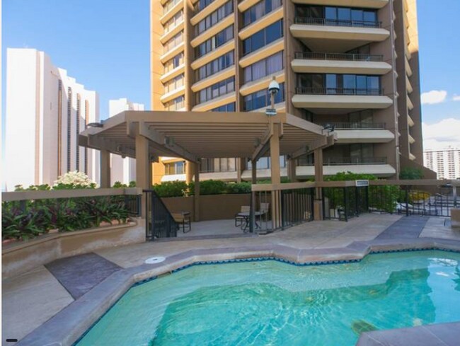 Building Photo - Renovated Fully Furnished 1 Bedroom at Dis...