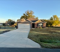 Building Photo - 1216 W Duncan Rd