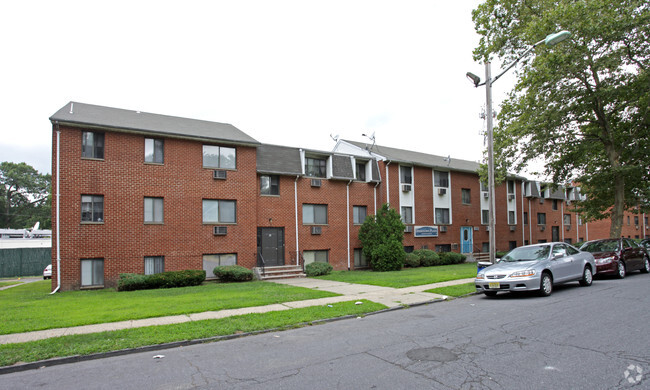 Primary Photo - Doddtown Plaza Apartment