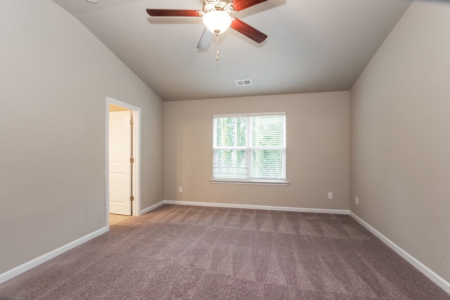 Building Photo - 204 Neal Dr