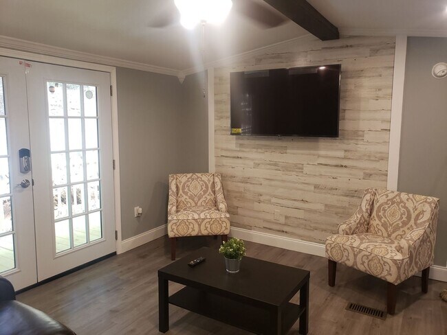 Building Photo - 1110 S Spring Hollow Rd