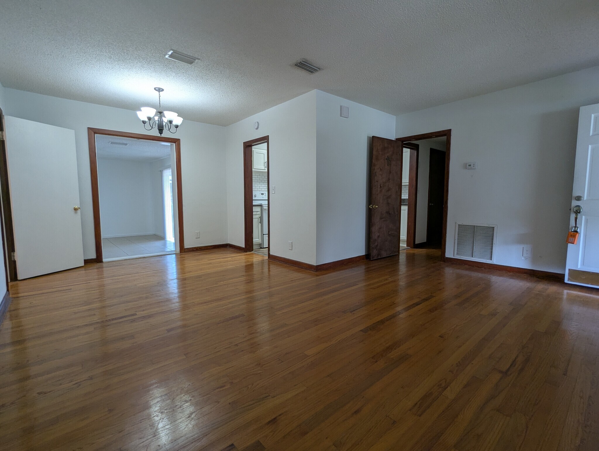 Building Photo - 3557 Edgewater Dr