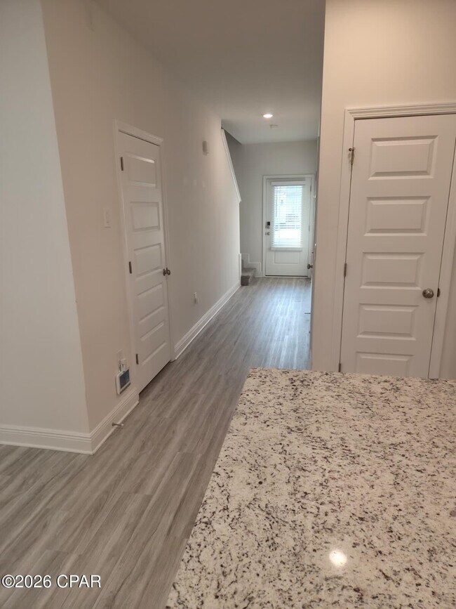 Building Photo - 460 Melrose Wy