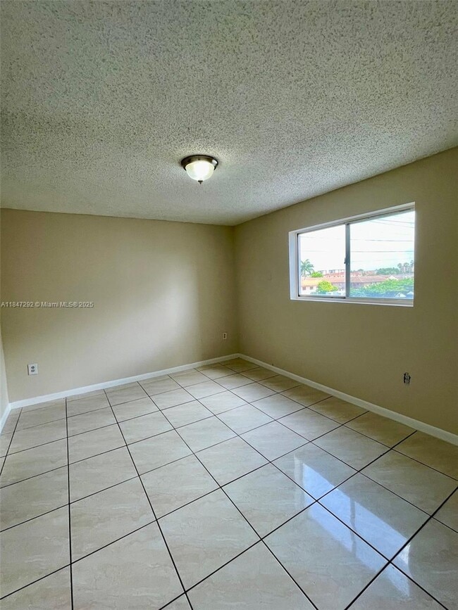Building Photo - 6060 W 21st Ct