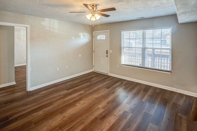 Building Photo - Available now! Beautifully Renovated 2 bed...