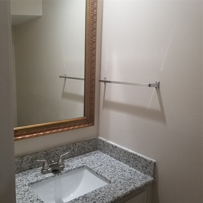 Building Photo - 7700 Creekbend Dr