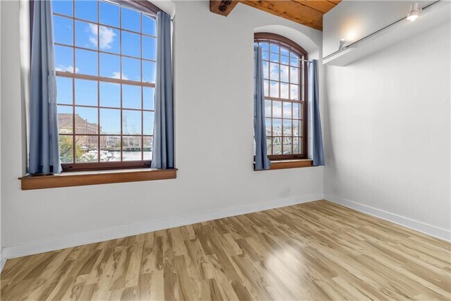Building Photo - 555 S Water St