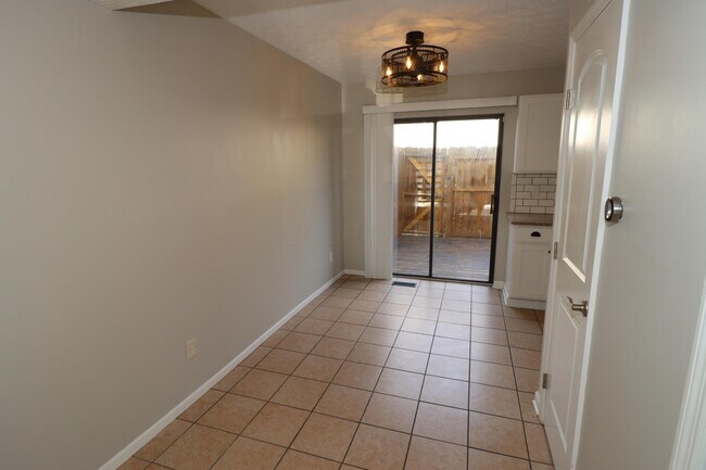 Building Photo - 8176 Rochester Way