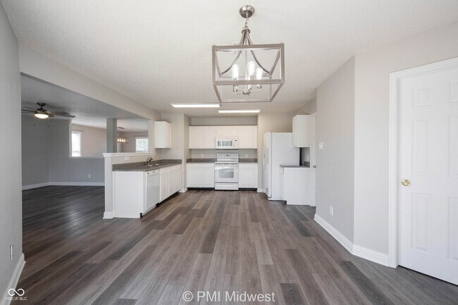 Building Photo - 859 Runnymede Dr