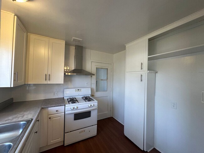 Building Photo - Lakewood Garden Apts