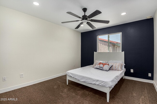 Building Photo - 623 W Guadalupe Rd