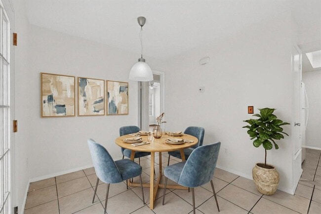 Building Photo - 10003 Rutland Village E