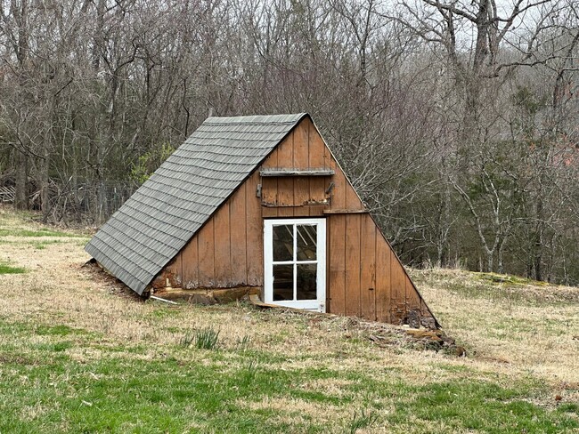 Building Photo - Ranch in Bedford County with Extra Amenities