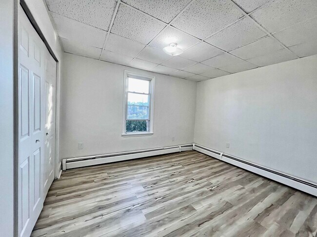 Building Photo - 455 Orient Way