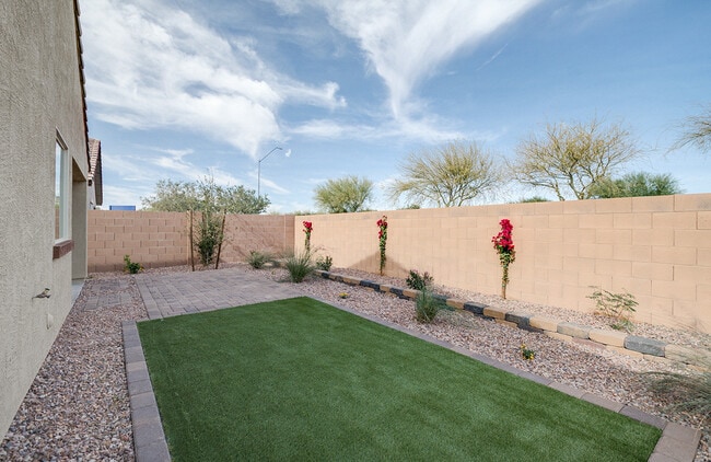 Building Photo - 1740 E Fontana Dr