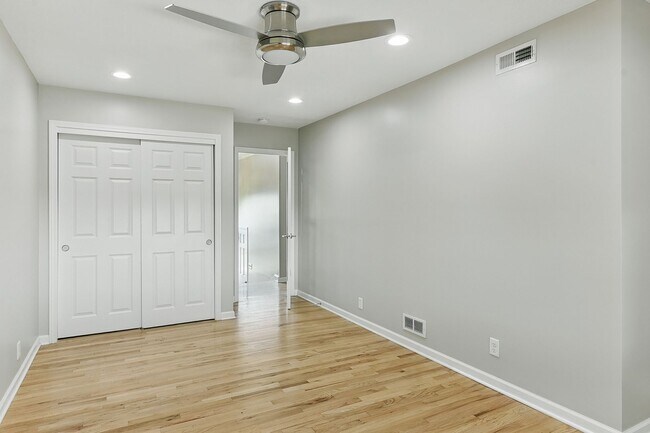 Building Photo - Spacious 4-Bedroom Home for Rent in Desira...