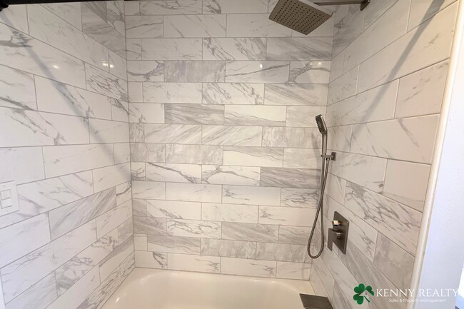 Building Photo - Recently Remodeled 3 Bedroom Corner Home i...