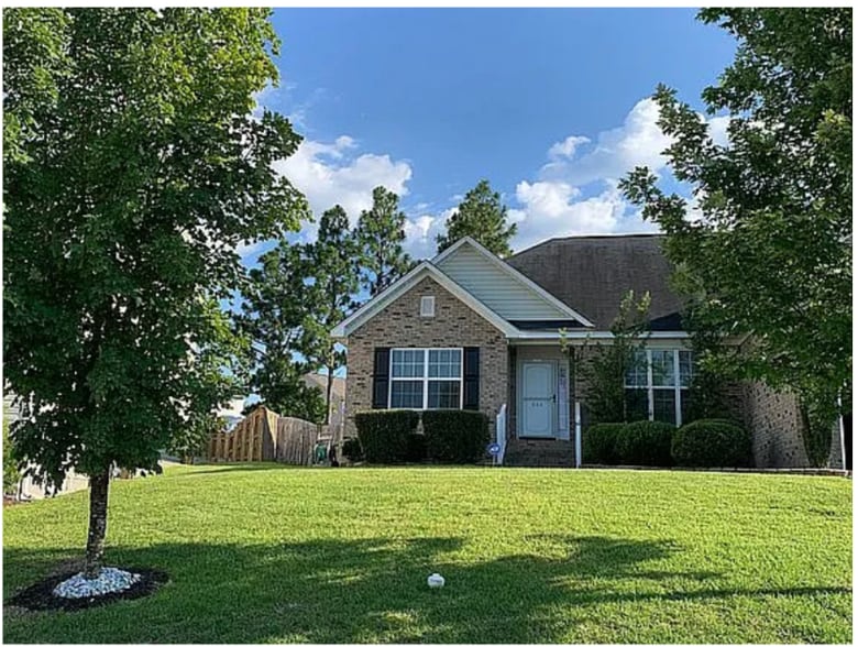 Building Photo - 684 Gladiolus Dr