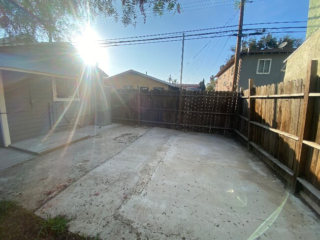 Building Photo - 725 S Osage Ave