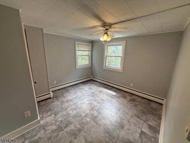 Building Photo - 112 Stiles St