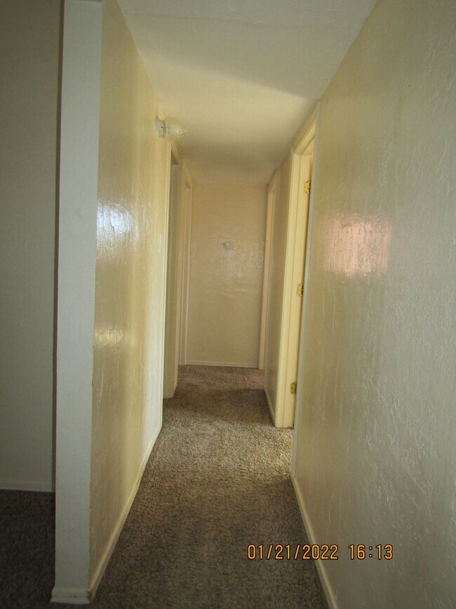 Building Photo - Very nice home located in the Gooch Area! No Pets!