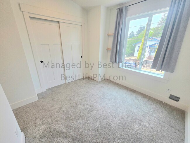 Building Photo - 310 NE 58th Ave
