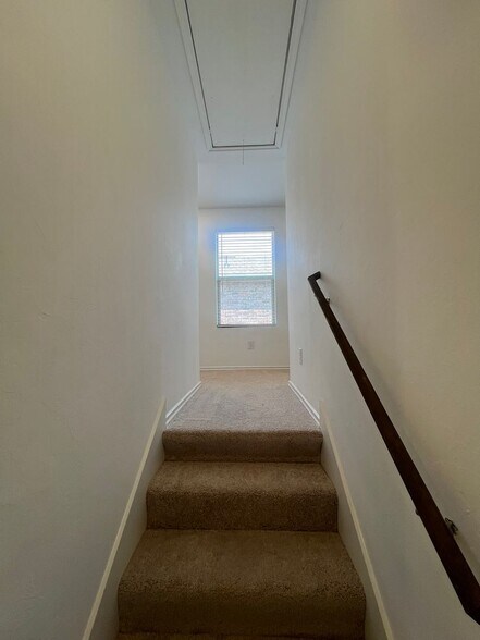 Building Photo - 14810 Razorbill Dr