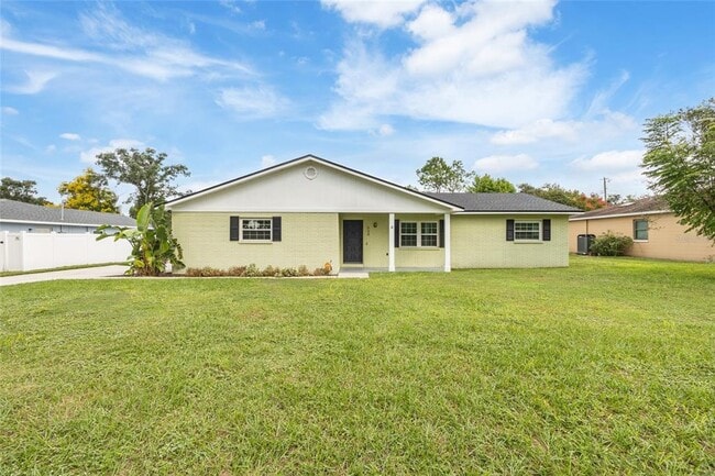 Primary Photo - 934 Point View Ln