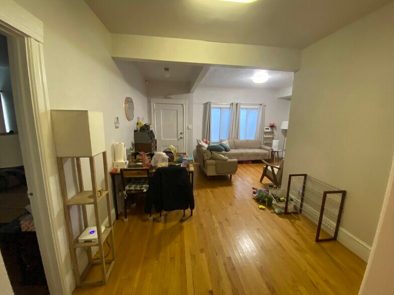 Dining Area - 317 E 17th St