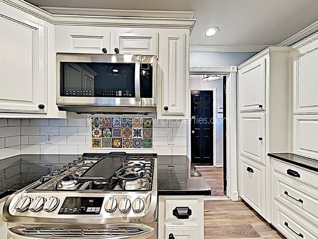 Building Photo - 2137 Barberry Dr