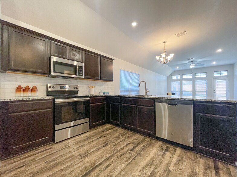 Building Photo - 10624 Langham Dr