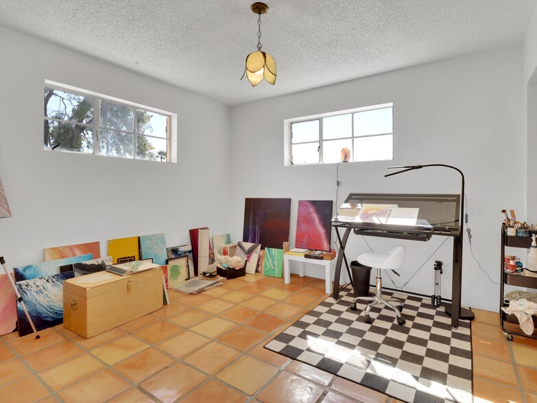 Building Photo - 1022 E Keim Dr