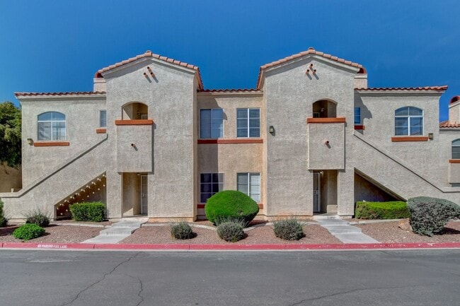 Building Photo - Stunning Upstairs Condo in Gated Indian Wells Community!