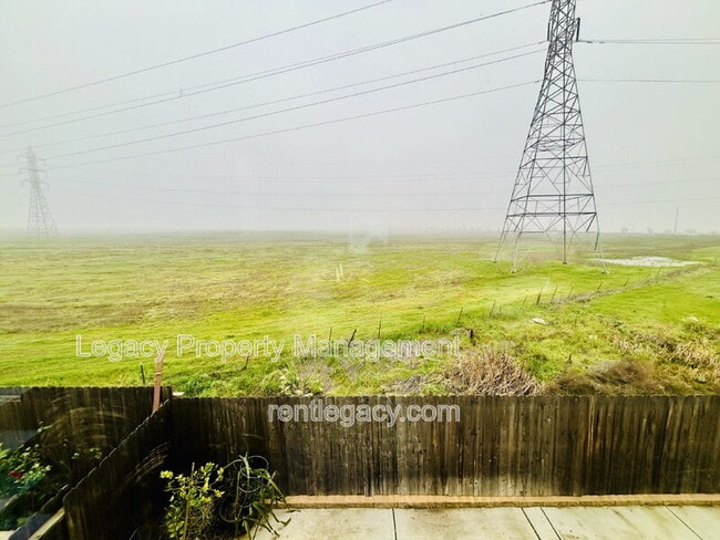 Building Photo - 3879 Ivan Way