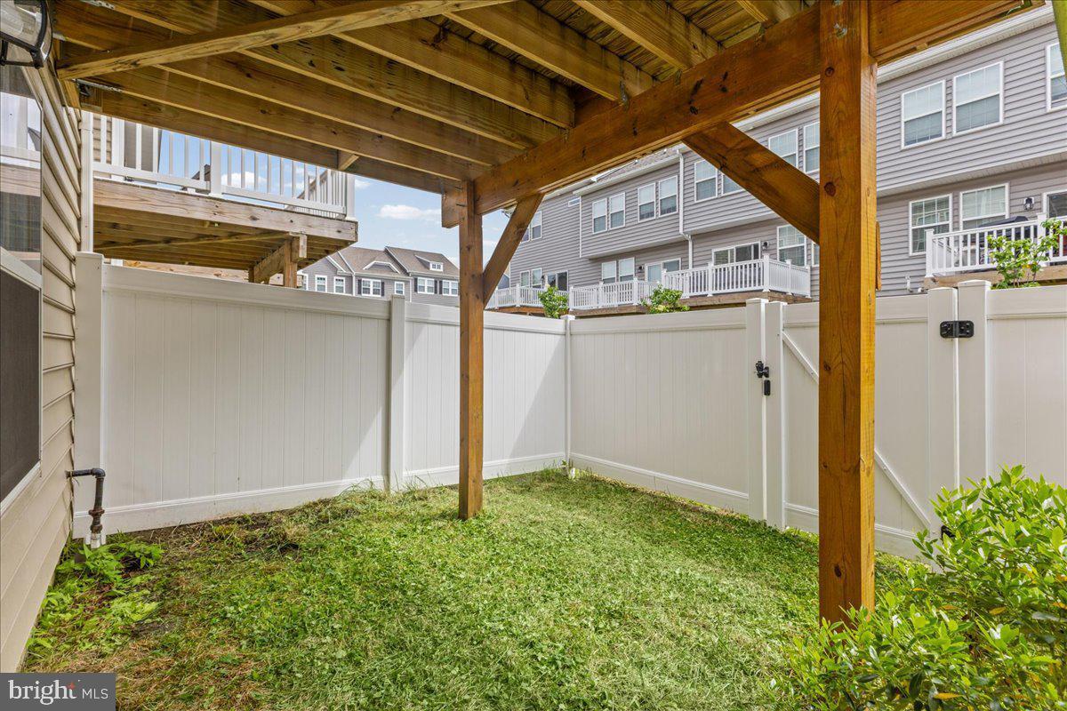 Building Photo - 8 Venice Ln