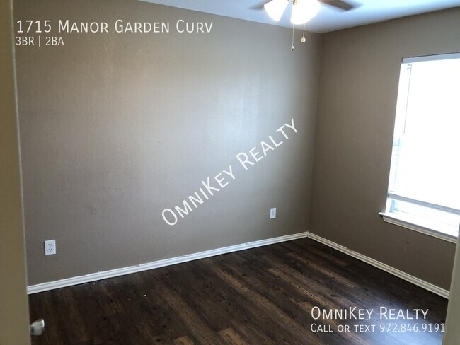 Building Photo - 1715 Manor Garden Curve