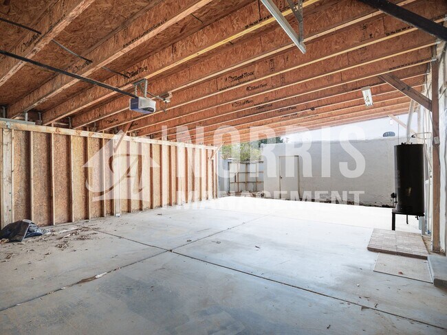 Building Photo - 225 E Aguilar St