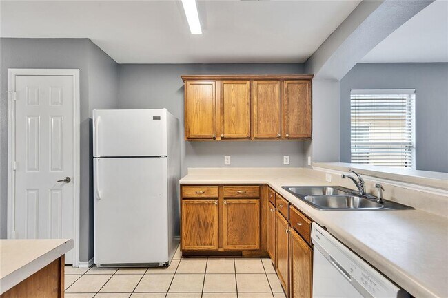 Building Photo - 12420 Sky Harbor Dr
