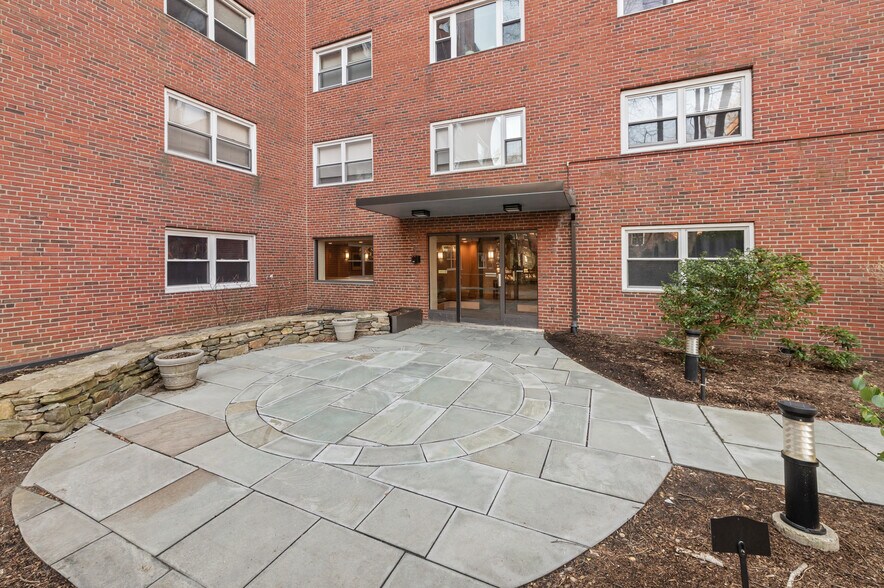 Building Photo - 131 Sewall Ave