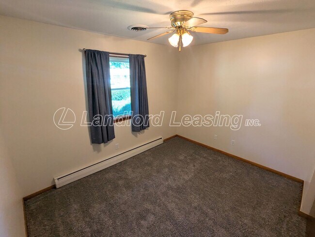 Building Photo - Updated Ranch on Corner Lot in Vermilion