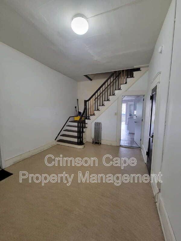 Building Photo - 341 Hughes St