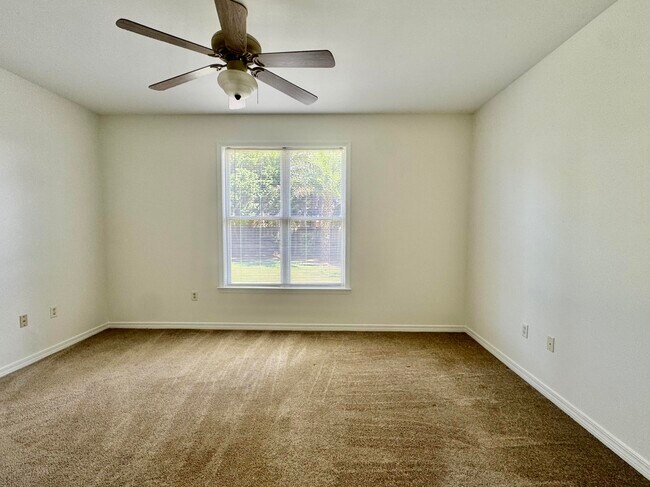 Building Photo - 418 White Heron Dr