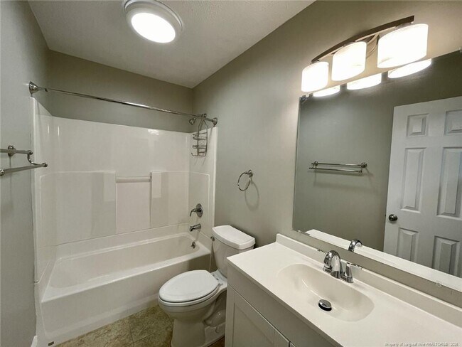 Building Photo - 431 Offing Dr