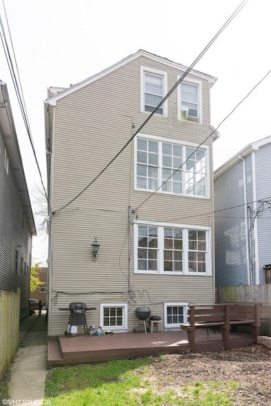 Building Photo - 1652 W Nelson St
