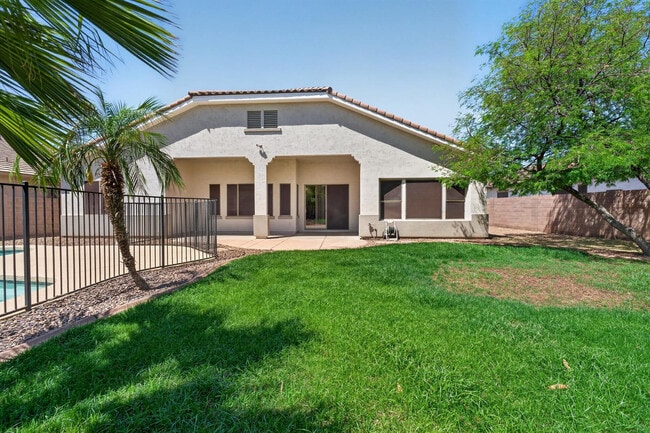 Building Photo - 4385 S Crosscreek Dr