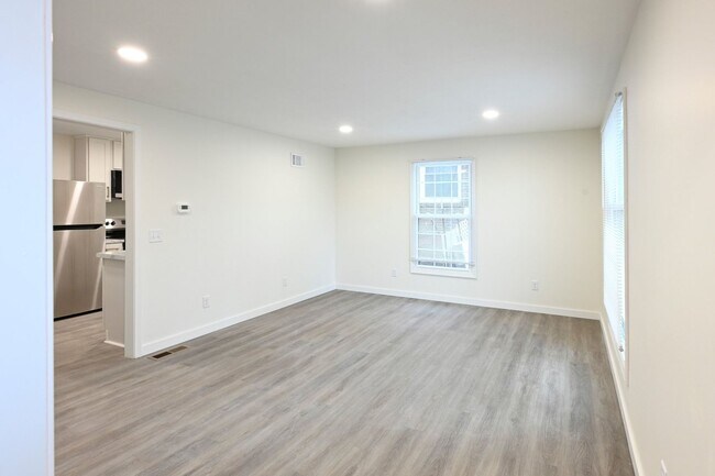 Building Photo - 108 Western Ave