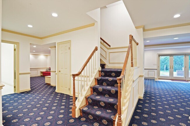Building Photo - Magnificent 5 Bedroom, 4.5 Bathroom Bethes...