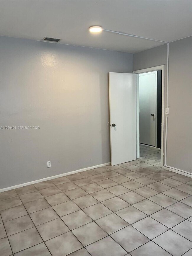 Building Photo - 1439 NW 8th Ave