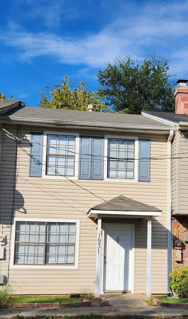 Building Photo - 1931 Springlake Ct