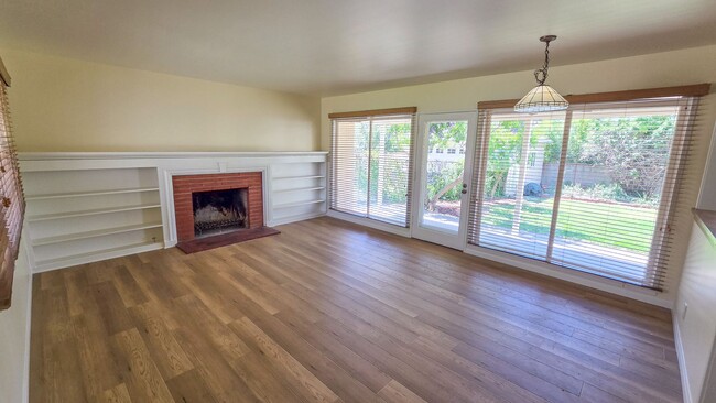 Building Photo - 2 Bed 1 Bath House By Michigan Park Available Now!